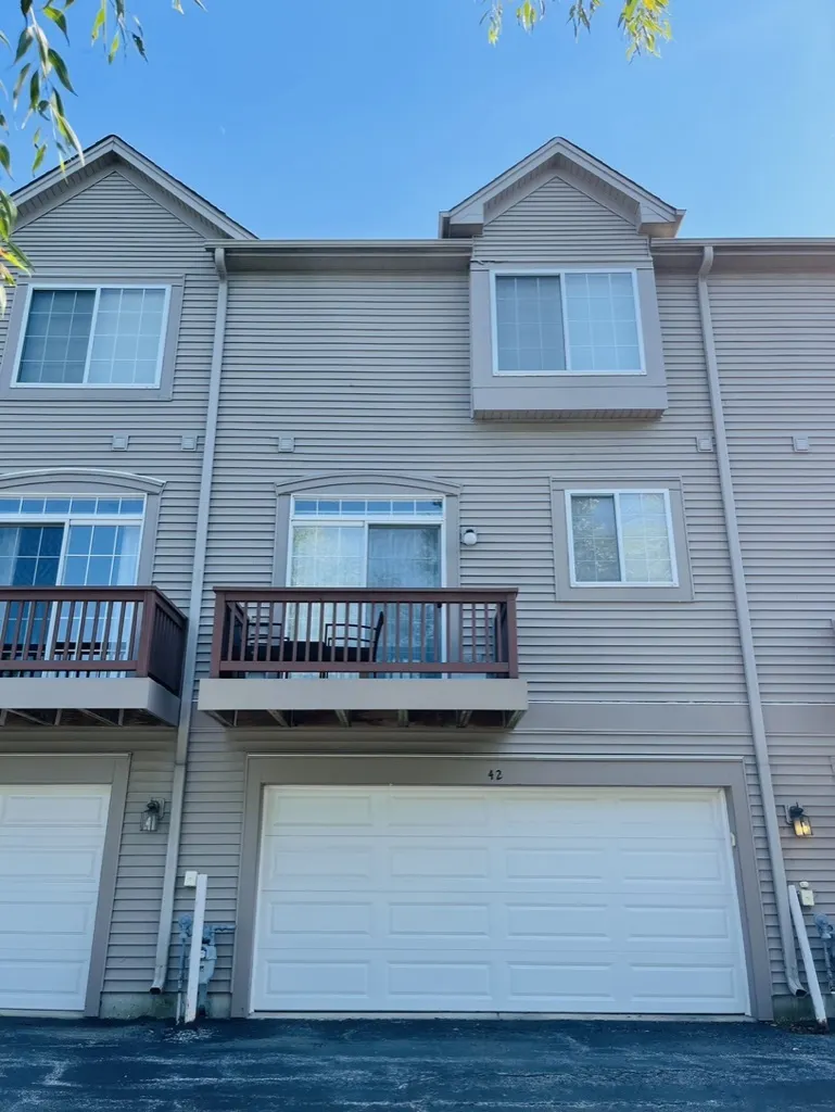 42 village station Lane IL