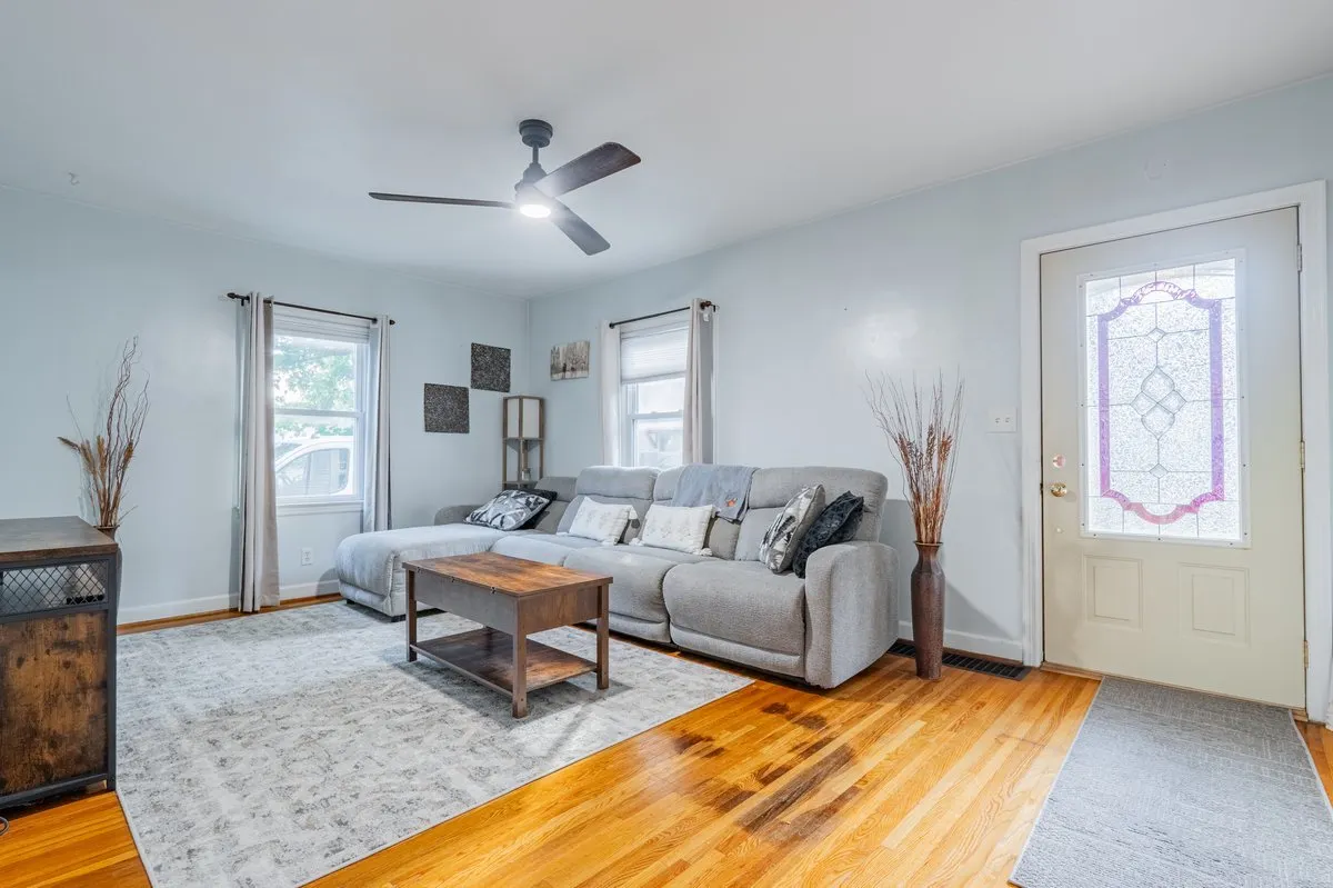 4 University Court IL