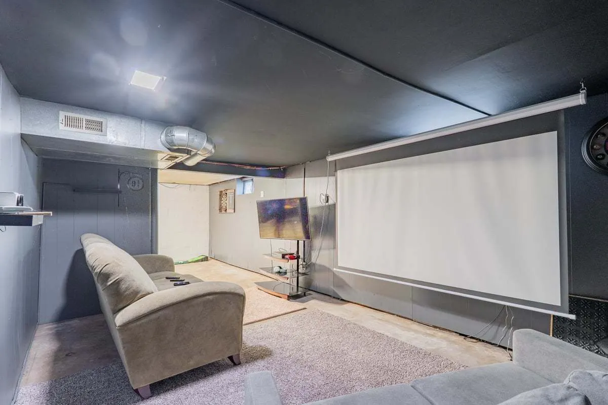 4 University Court IL