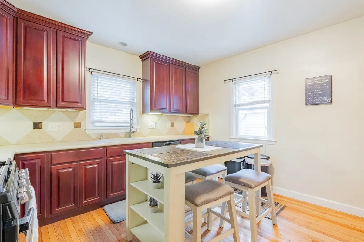4 University Court IL