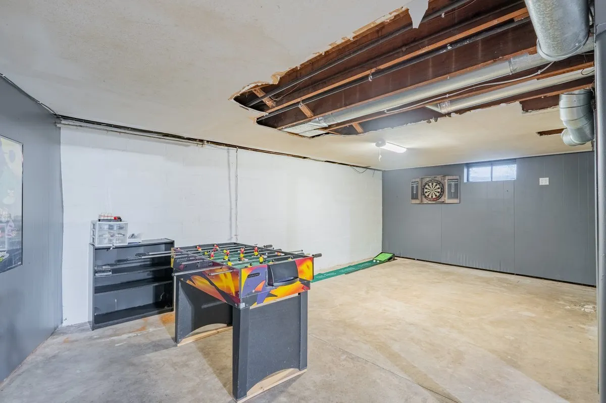 4 University Court IL