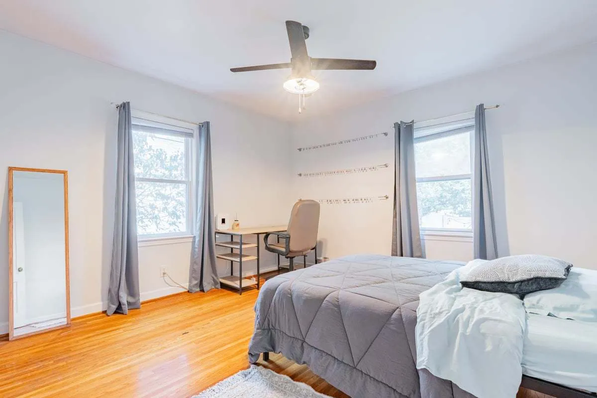 4 University Court IL