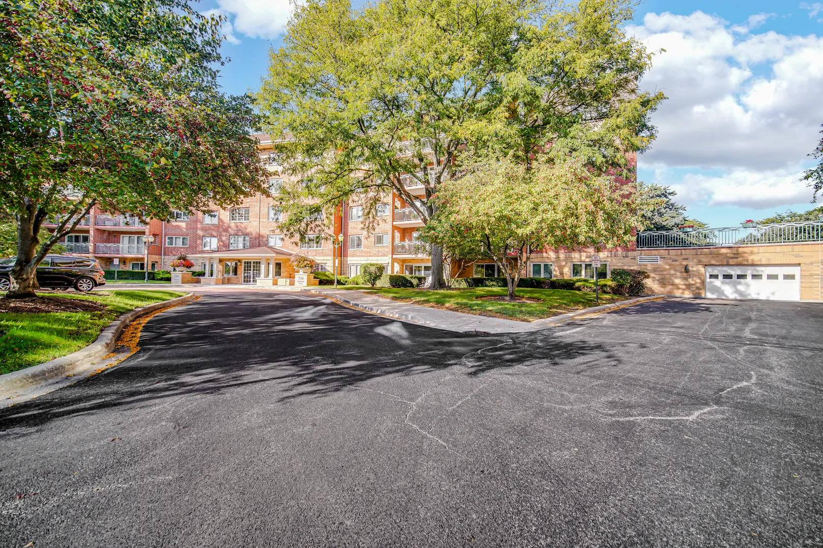 730 Creekside Drive 405C IL
