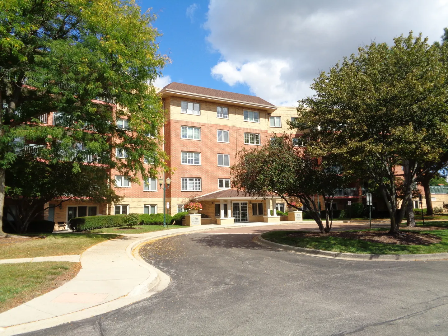 730 Creekside Drive 405C IL