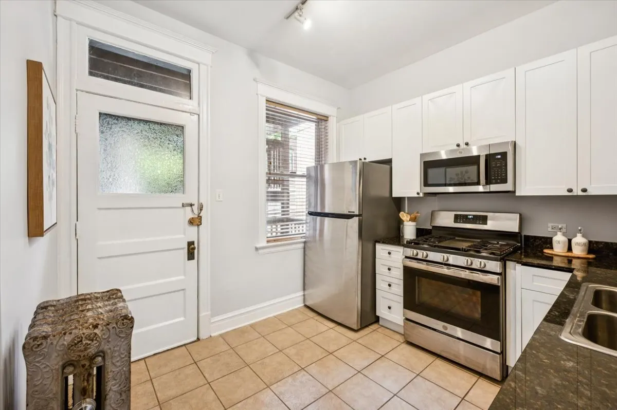 727 W Aldine Avenue 1 IL