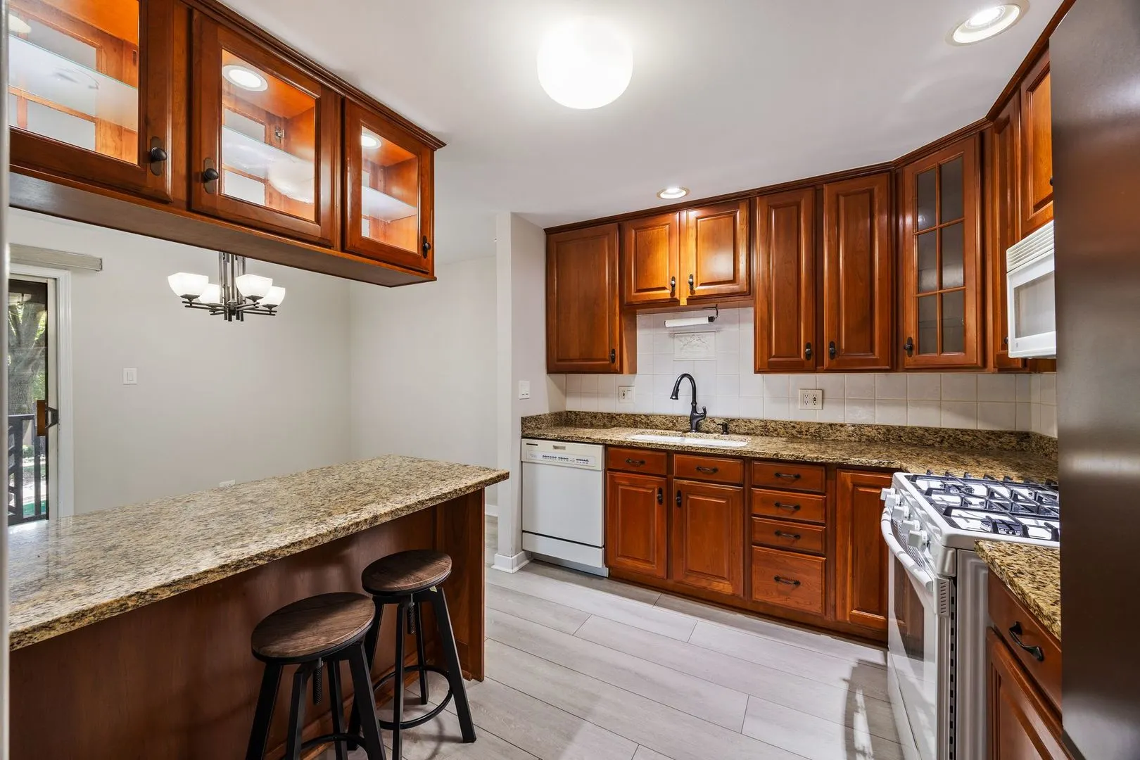 890 Sheldon Court C IL