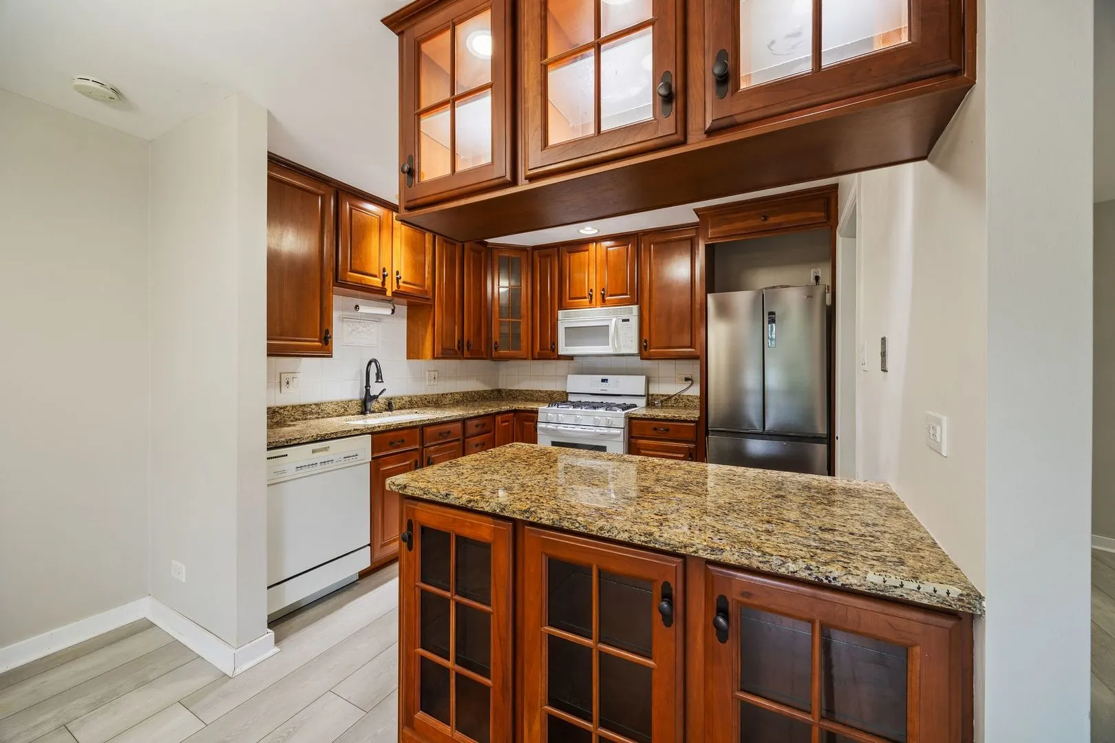 890 Sheldon Court C IL