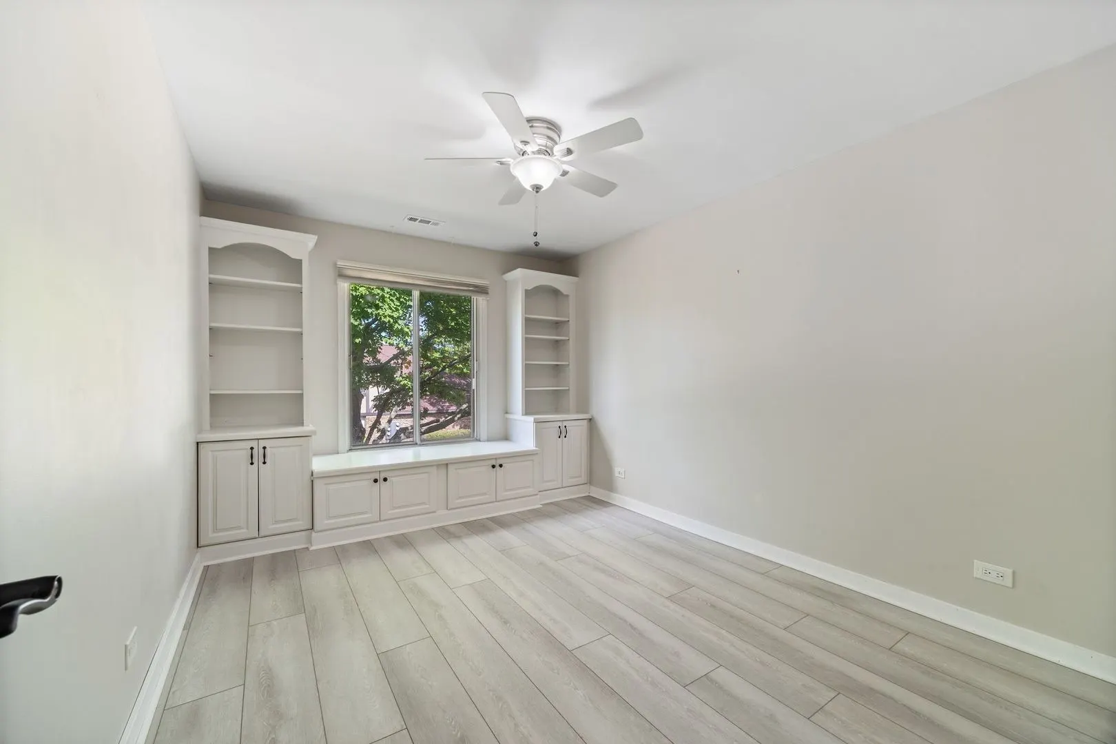 890 Sheldon Court C IL