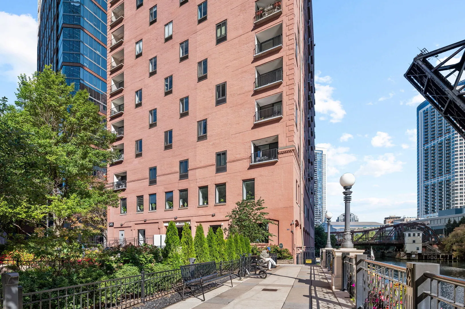 345 N Canal Street 1003 IL
