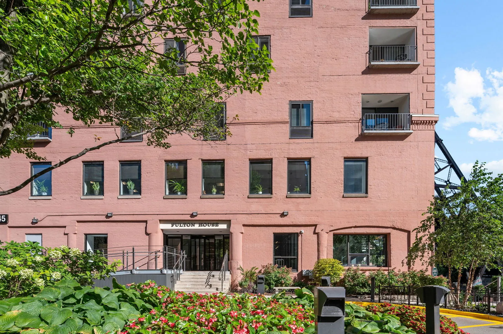 345 N Canal Street 1003 IL