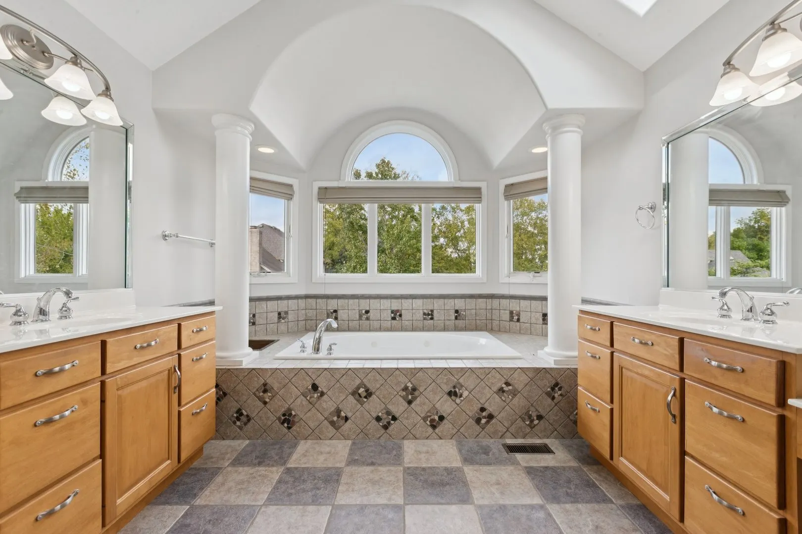 841 Black Walnut Drive IL