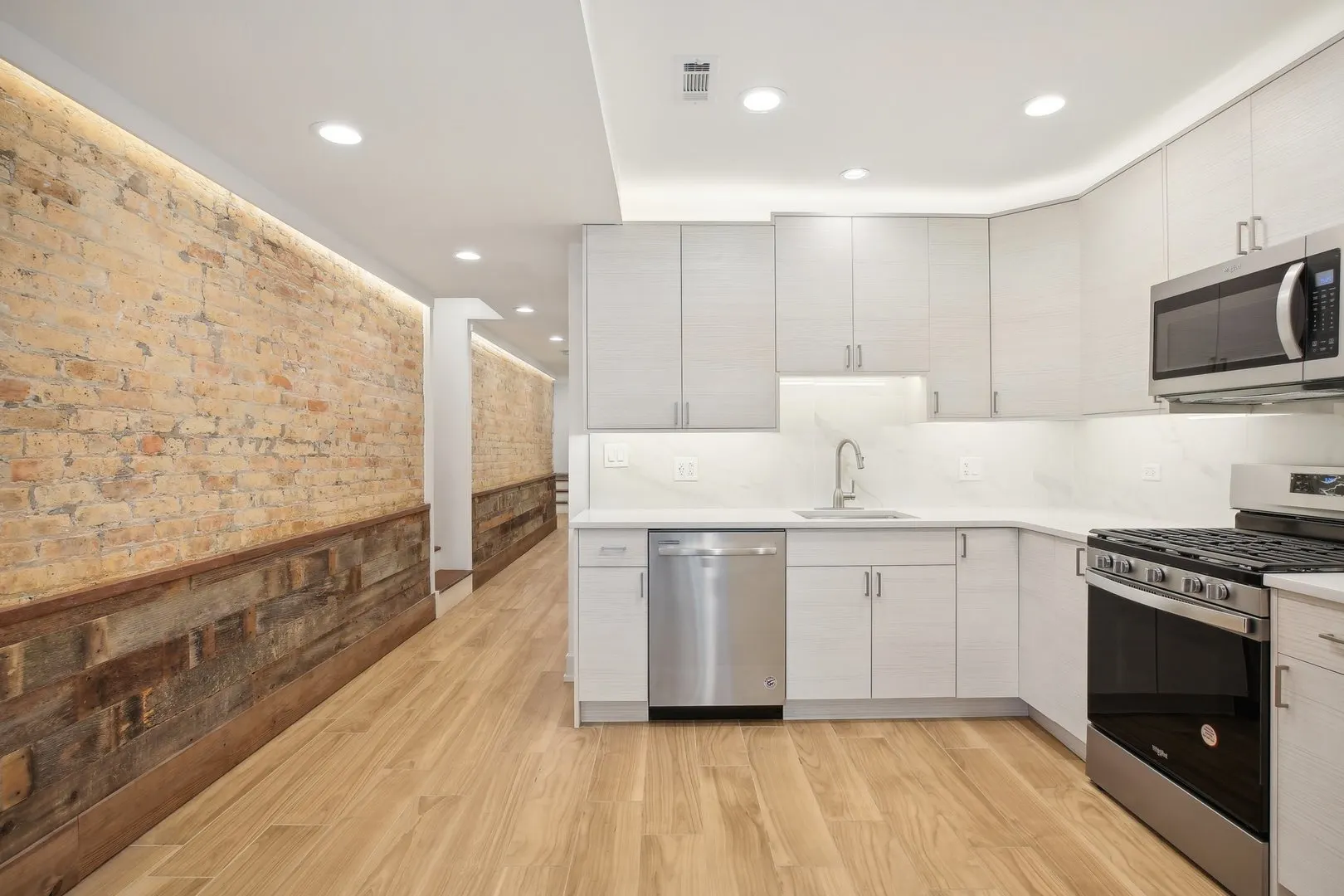 3806 W Washington Boulevard DG IL