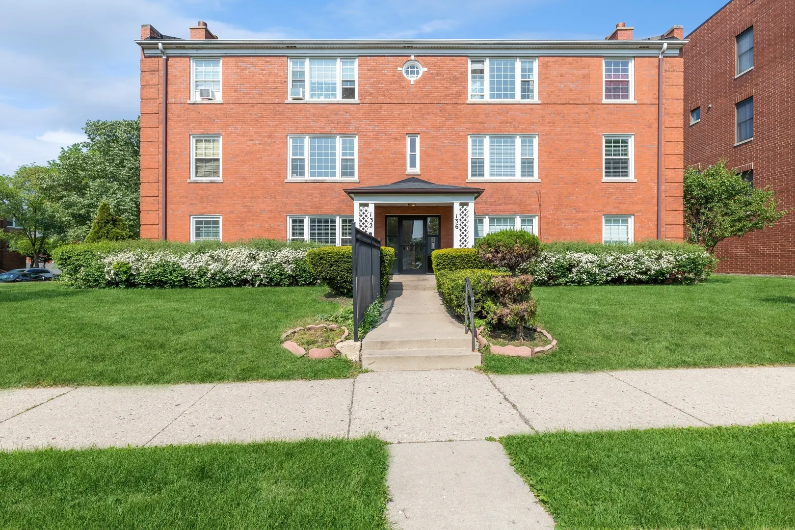 136 Ridge Avenue 2 IL