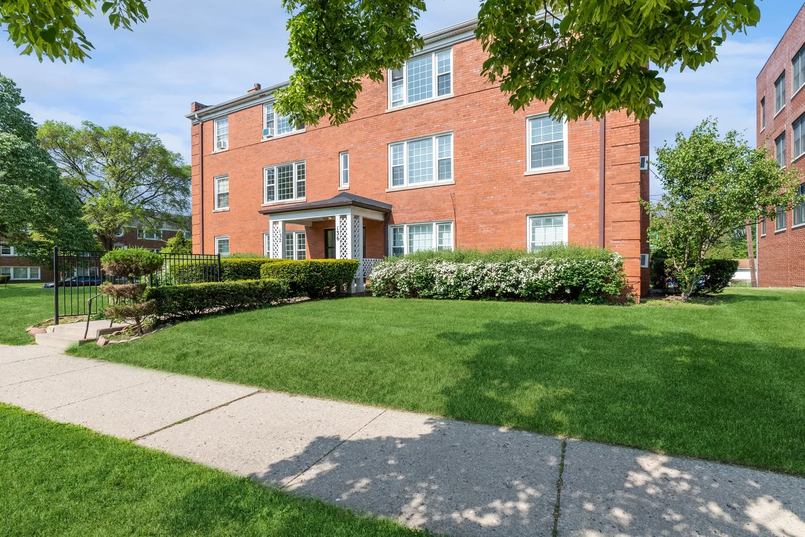 136 Ridge Avenue 2 IL