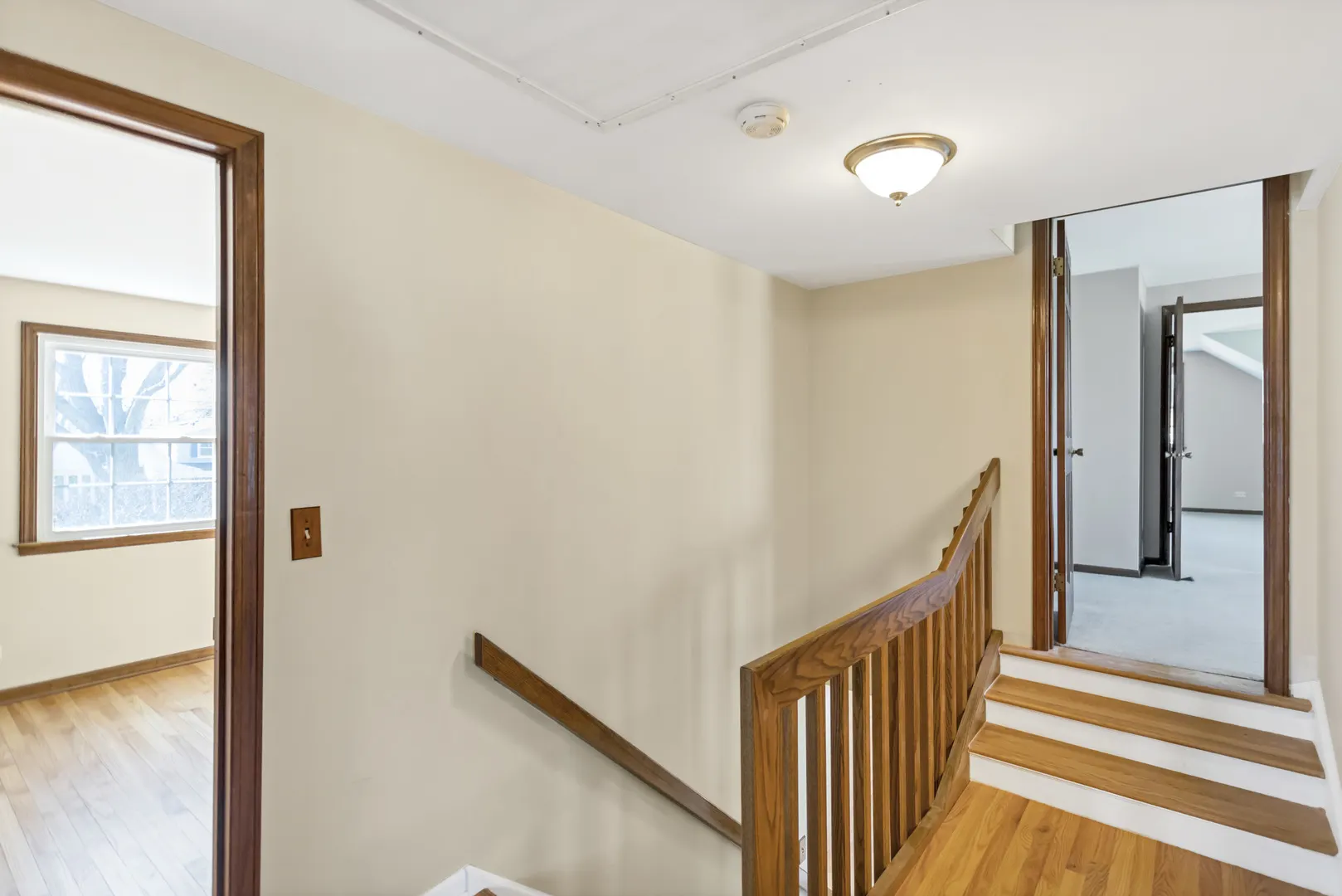 915 N Saratoga Drive IL