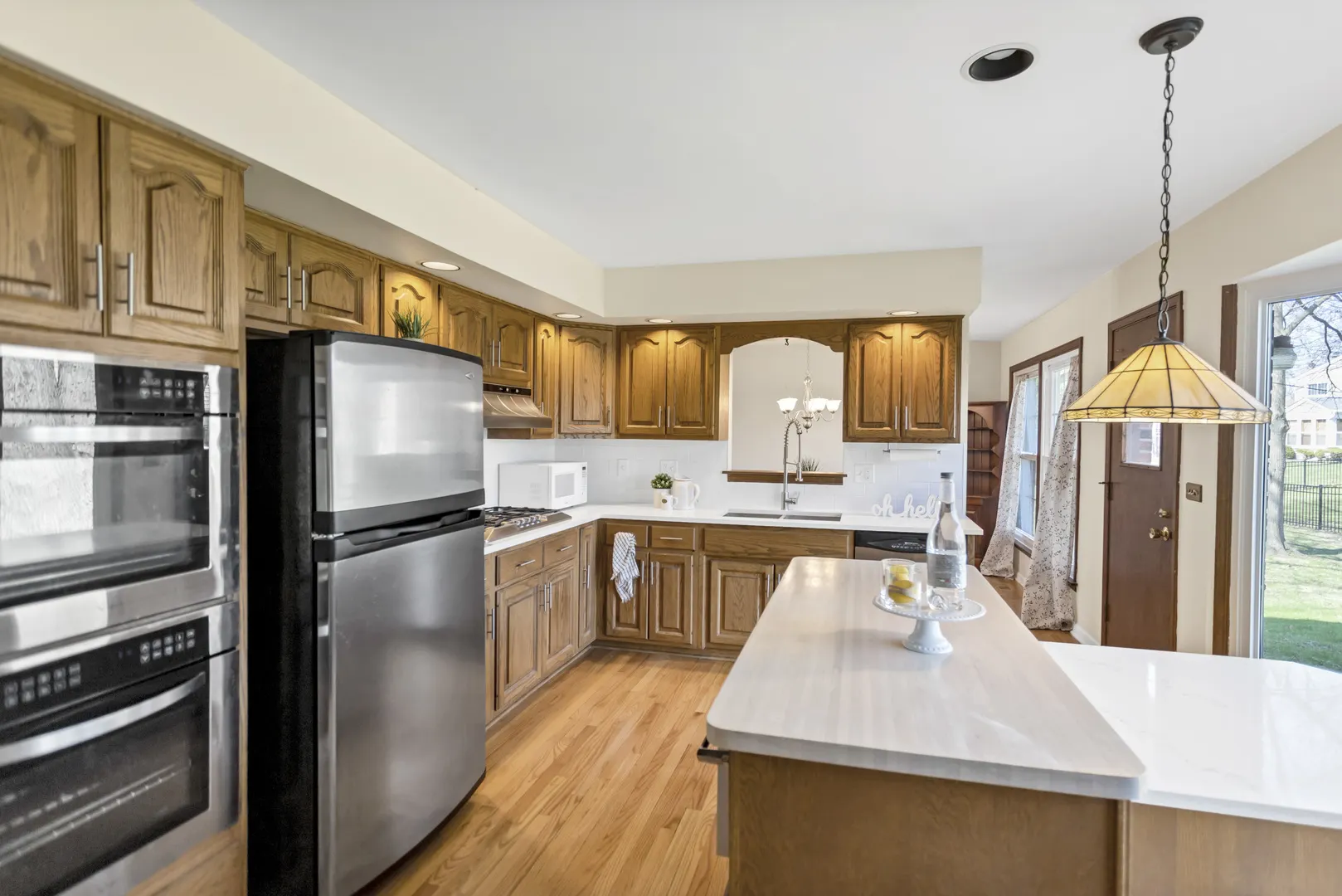 915 N Saratoga Drive IL
