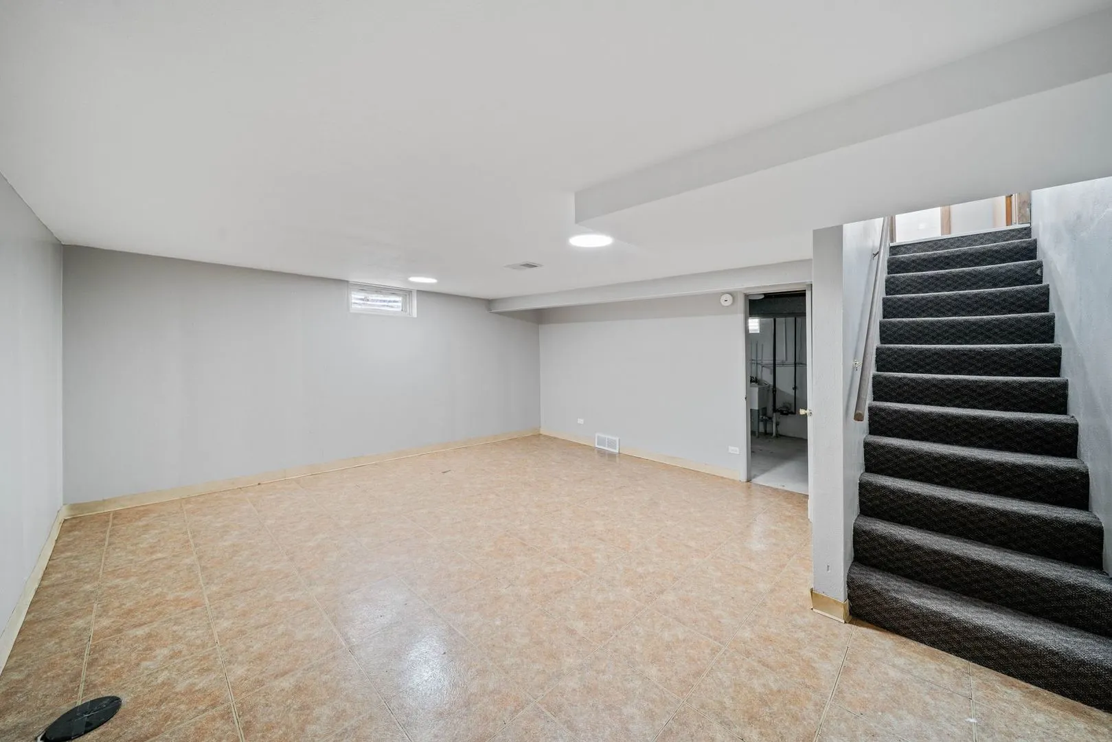 27 E Thorndale Avenue IL