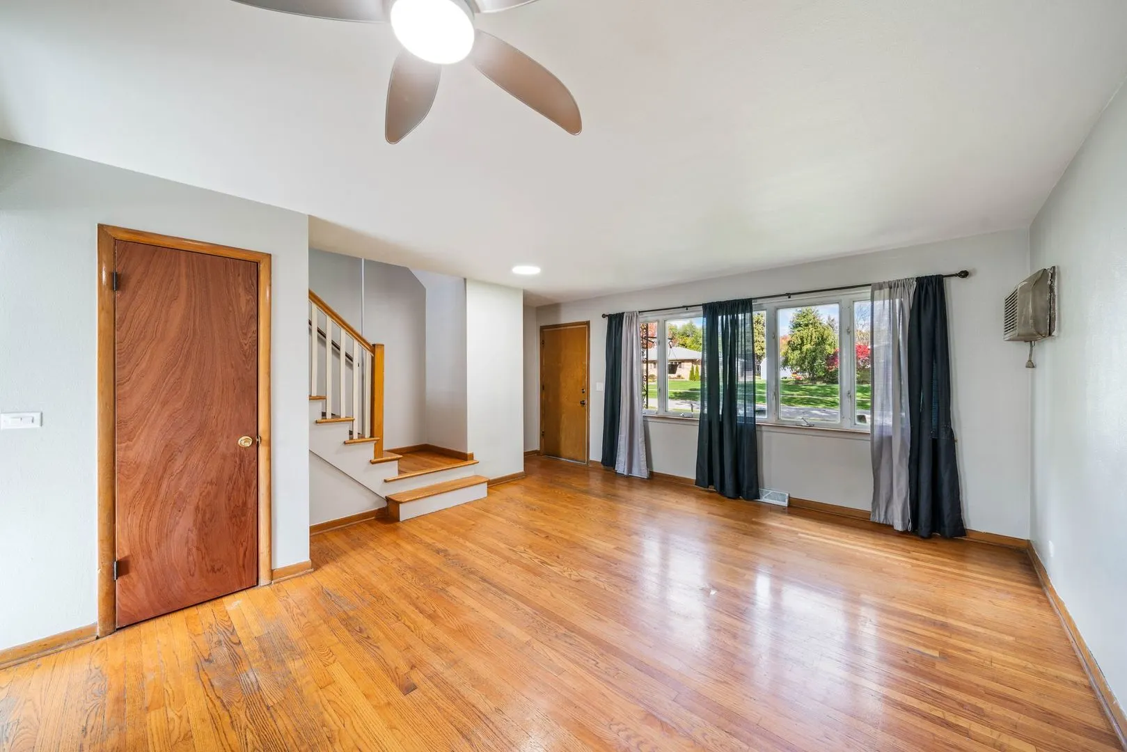 27 E Thorndale Avenue IL