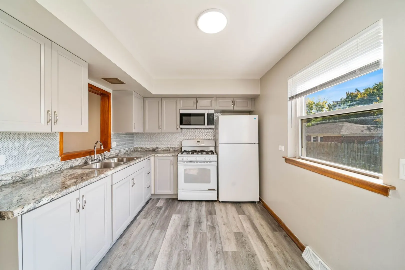 27 E Thorndale Avenue IL