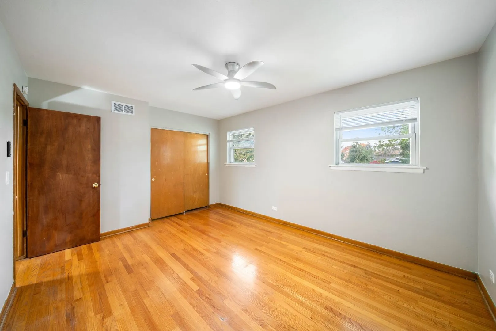 27 E Thorndale Avenue IL