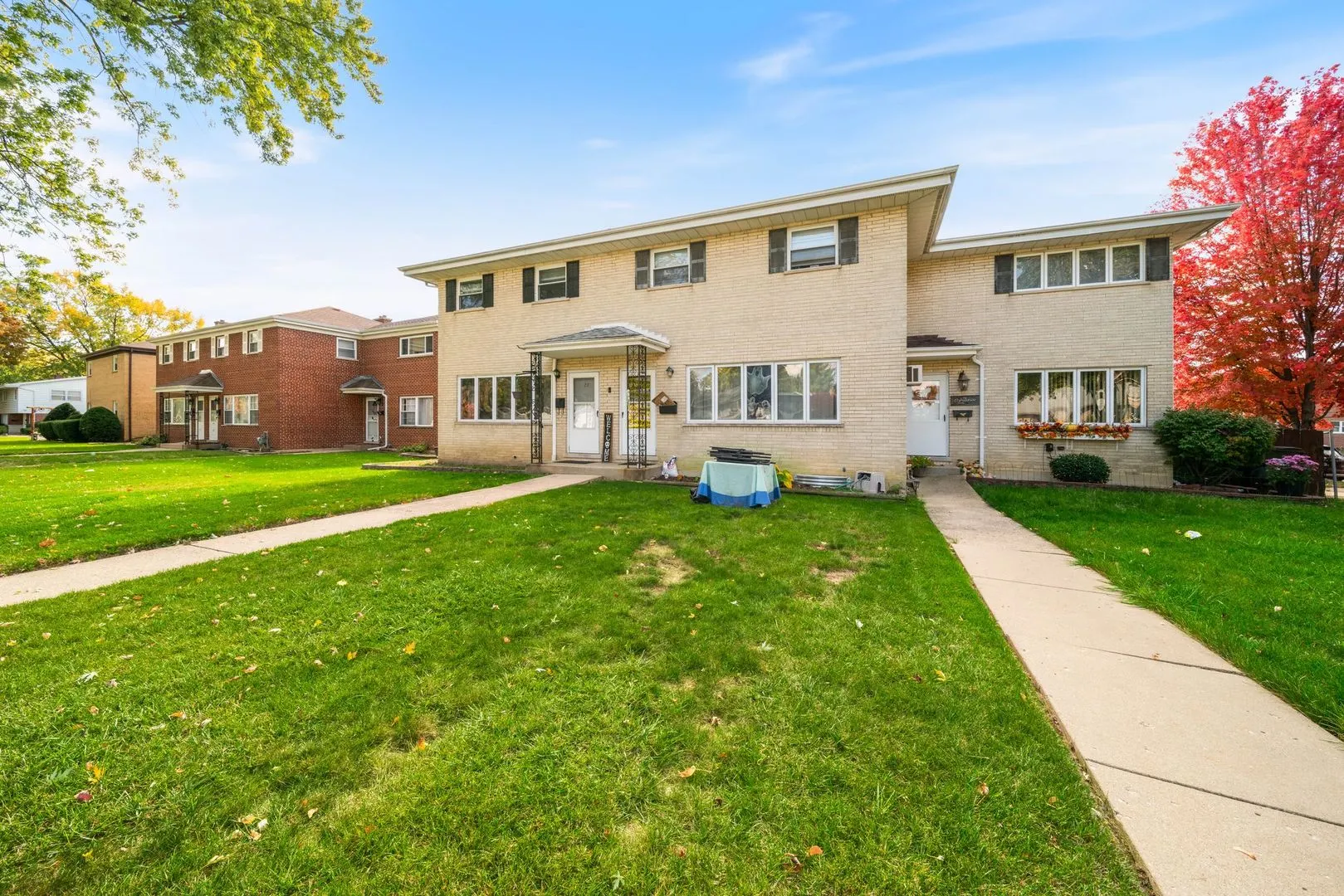 27 E Thorndale Avenue IL