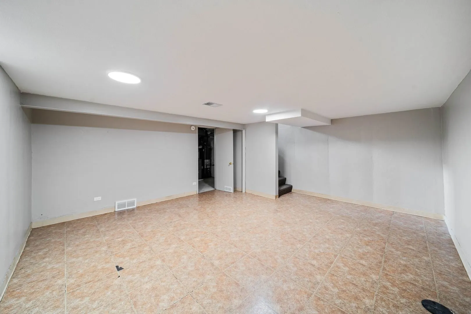 27 E Thorndale Avenue IL