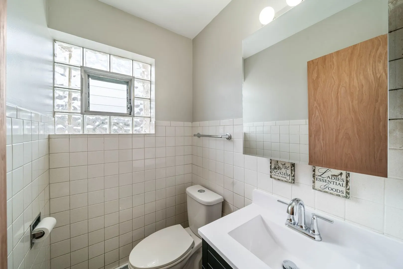 27 E Thorndale Avenue IL