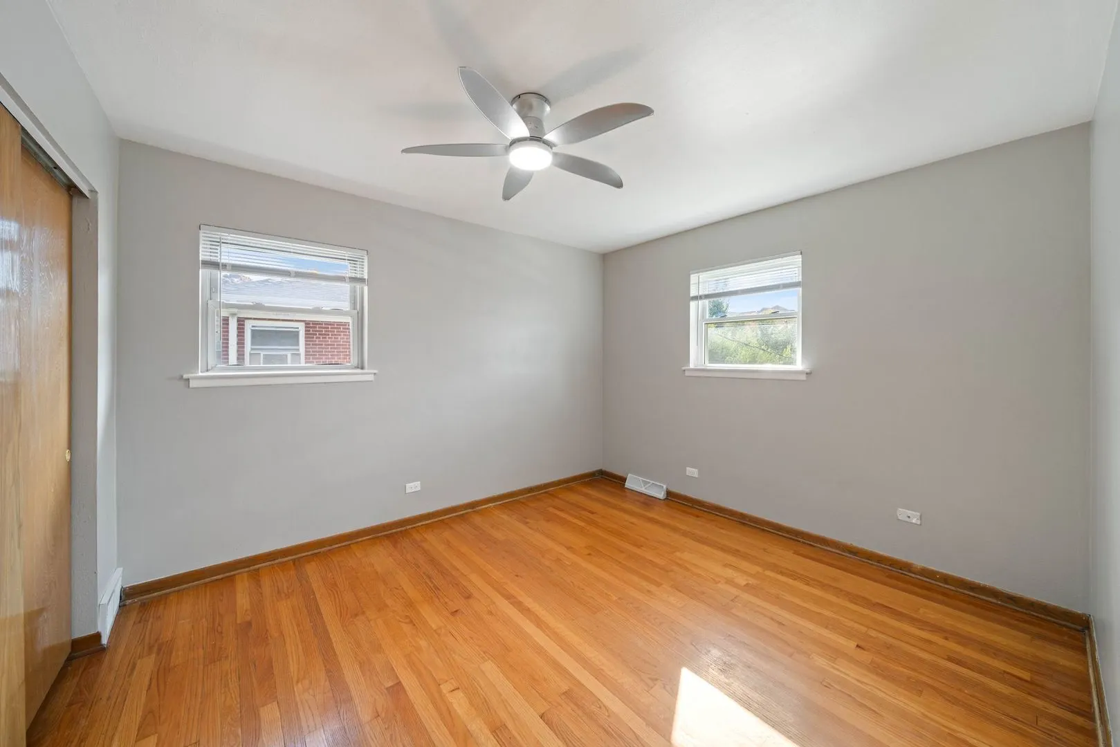 27 E Thorndale Avenue IL