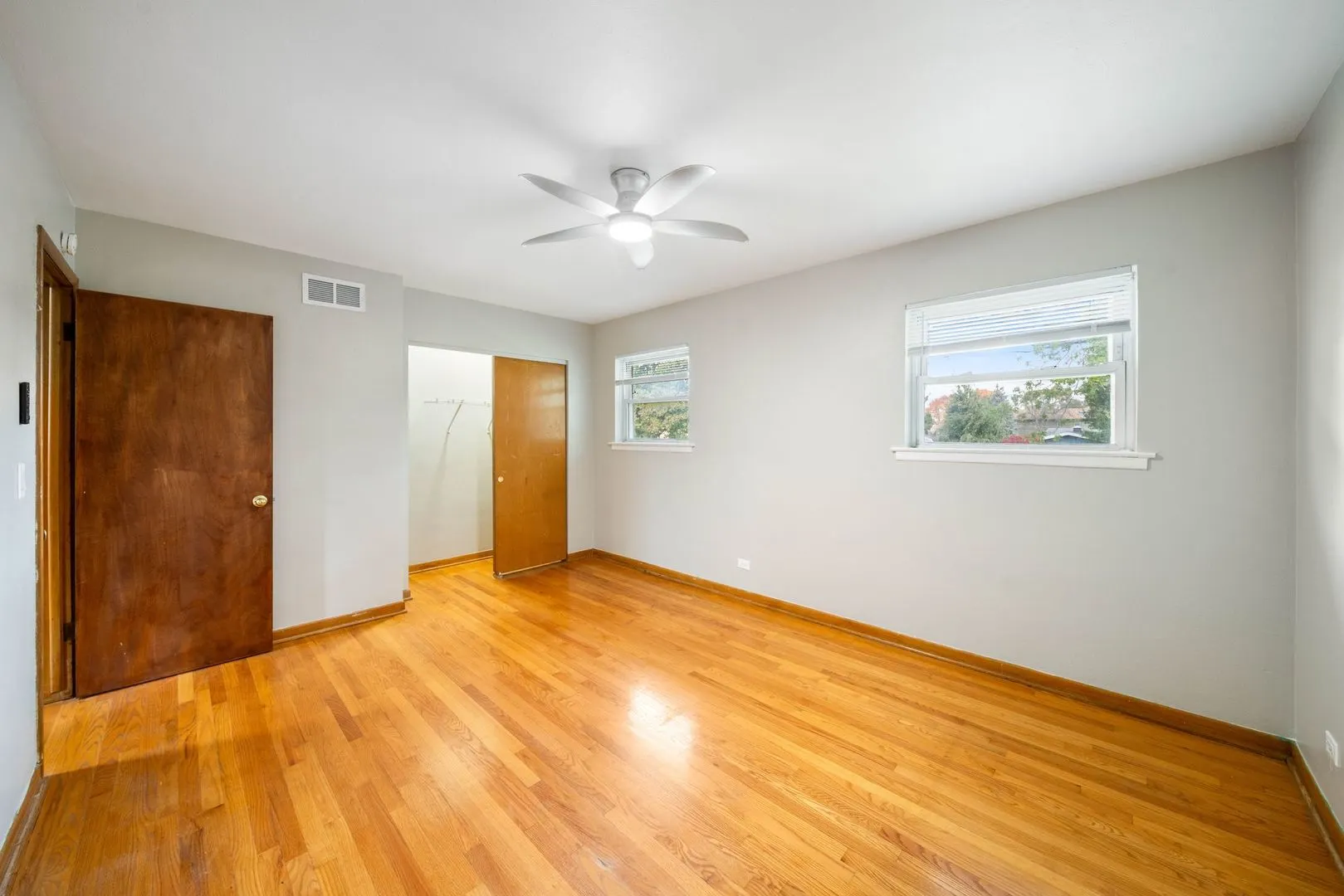 27 E Thorndale Avenue IL