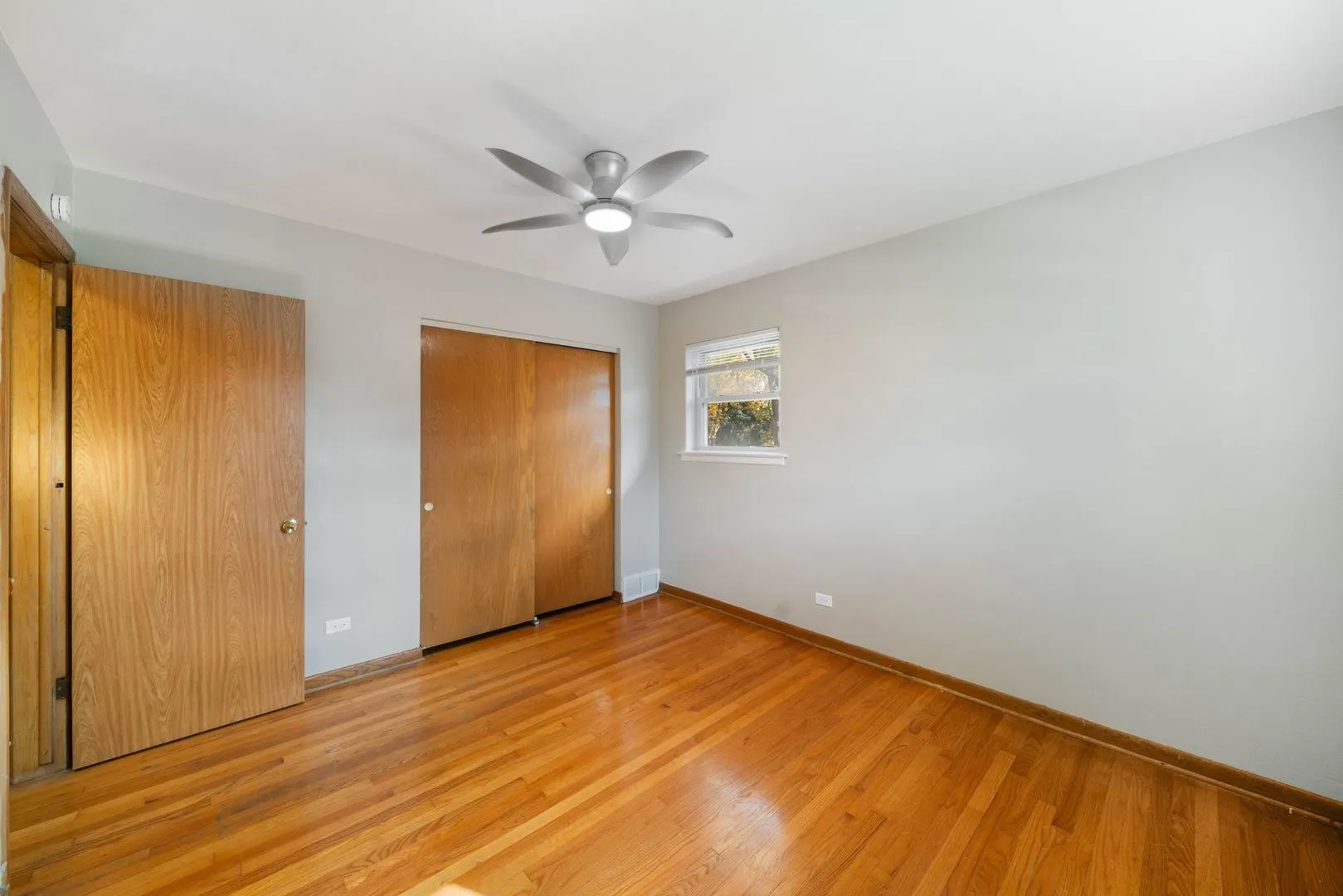 27 E Thorndale Avenue IL