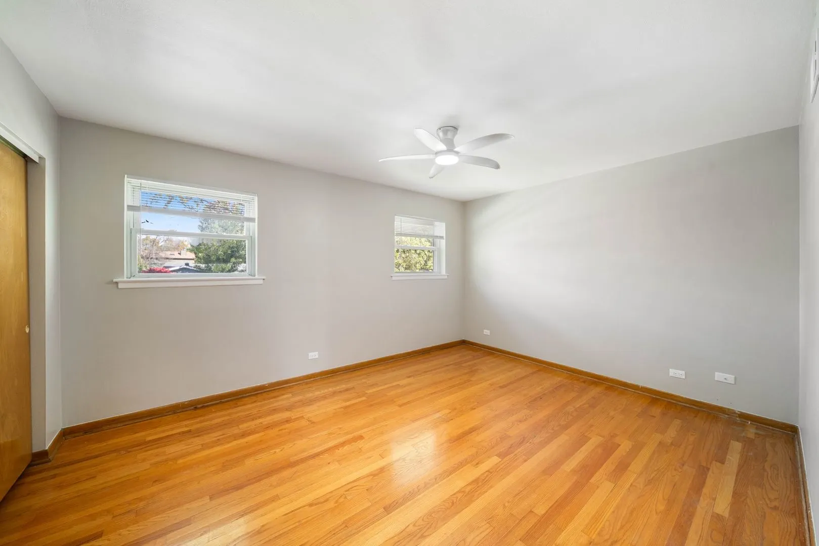 27 E Thorndale Avenue IL