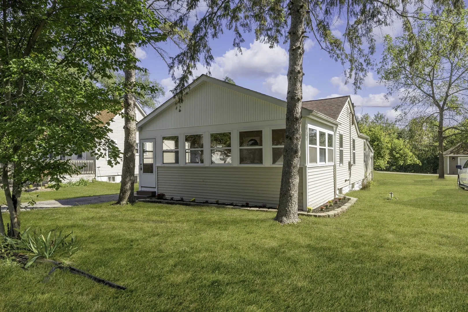 320 Glenwood Avenue IL