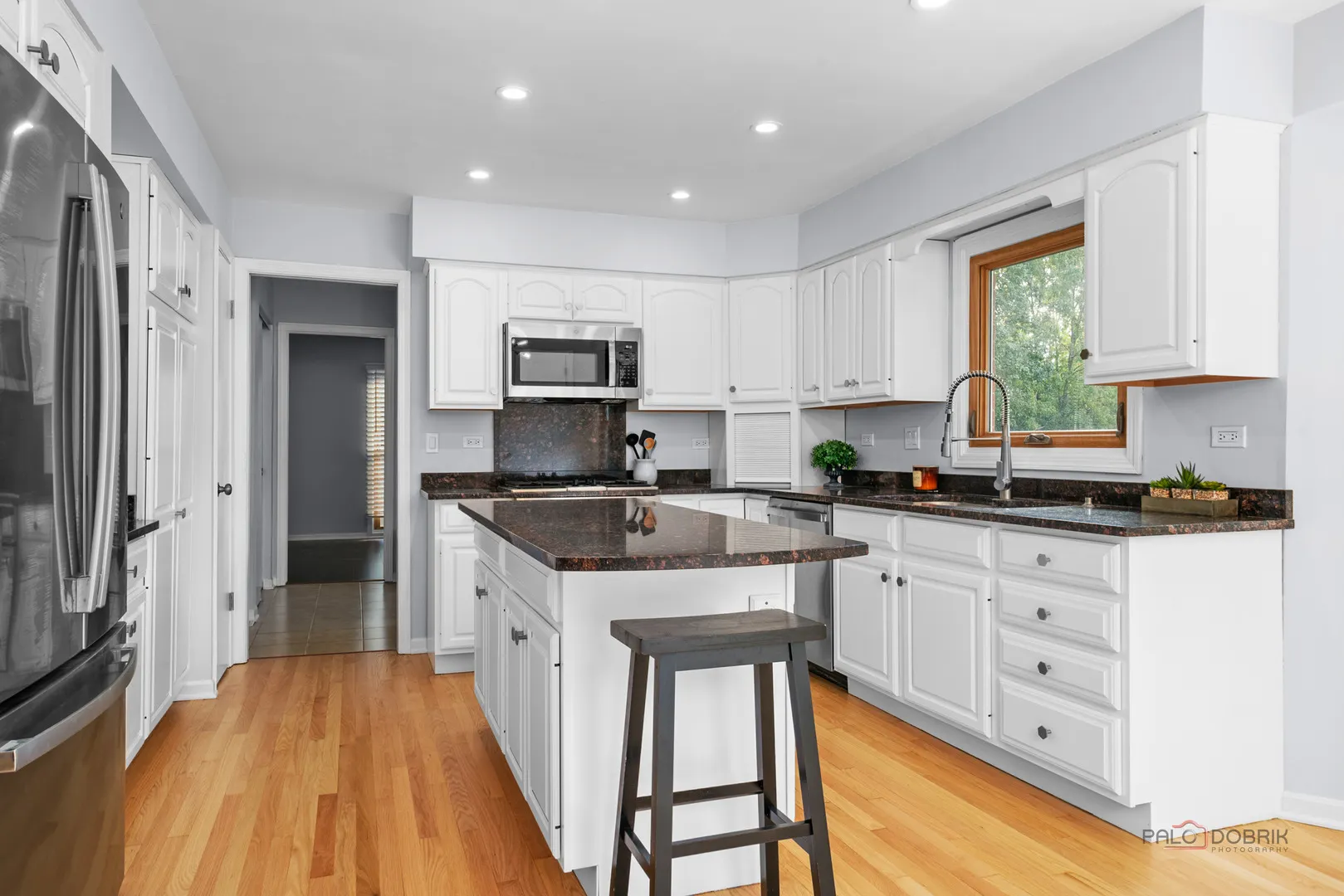 555 W Everett Road IL