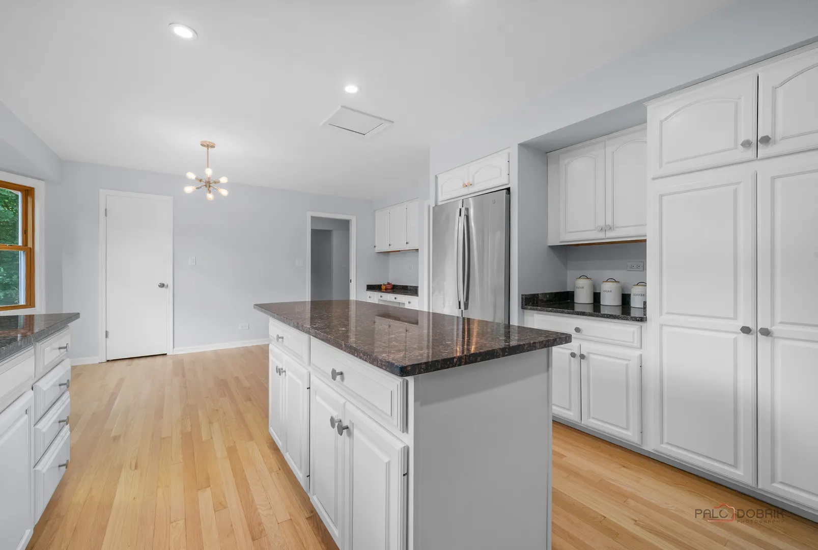 555 W Everett Road IL