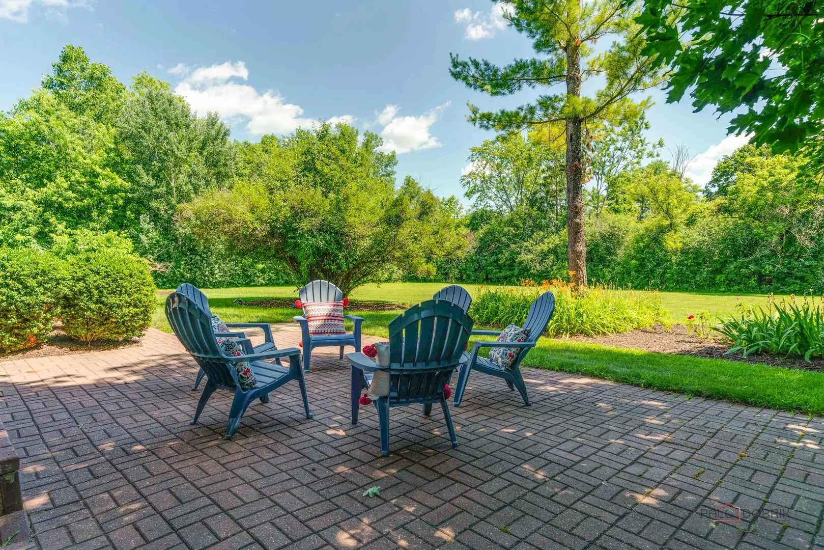 555 W Everett Road IL