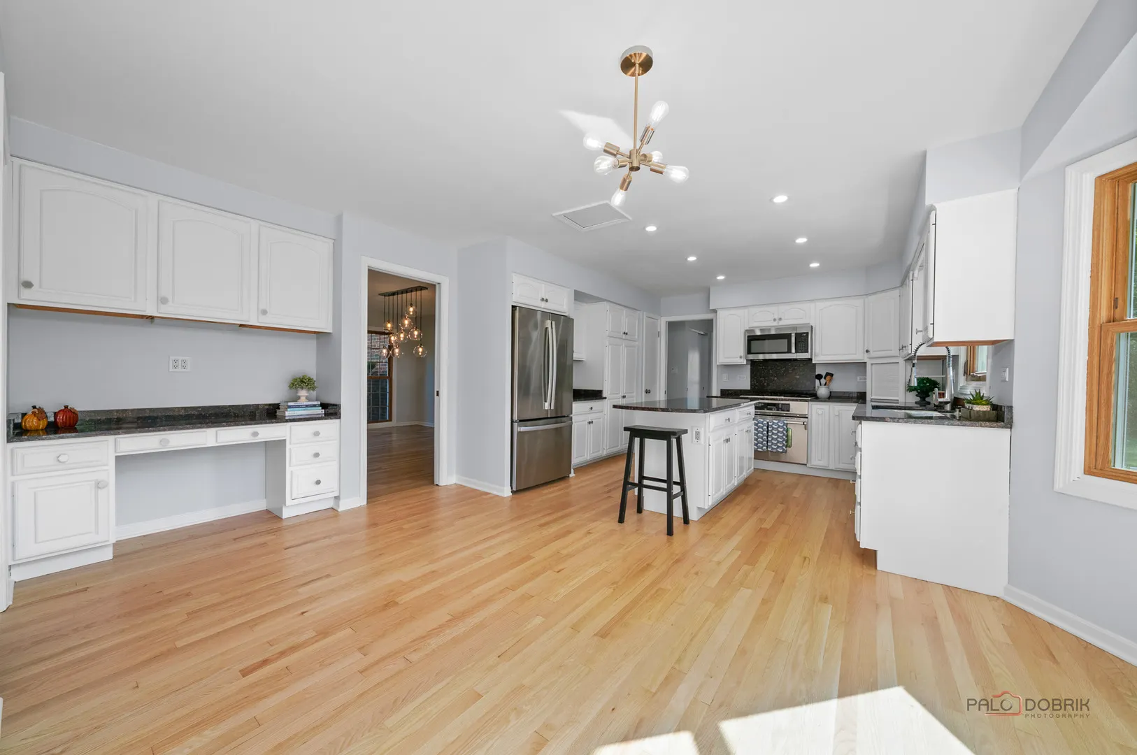 555 W Everett Road IL