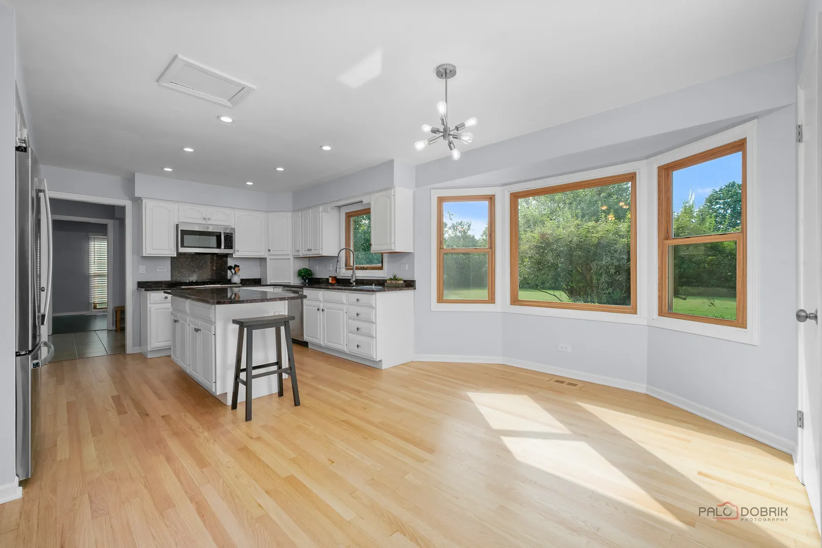 555 W Everett Road IL