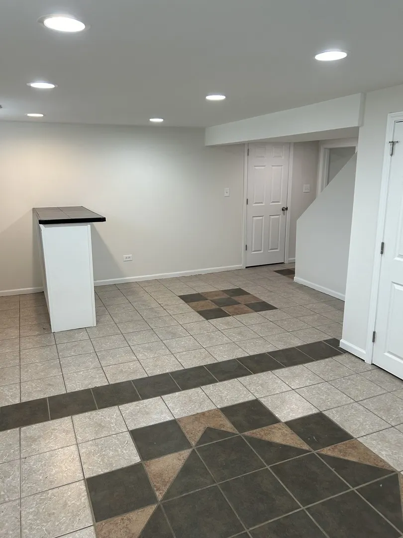 8458 S Vernon Avenue IL