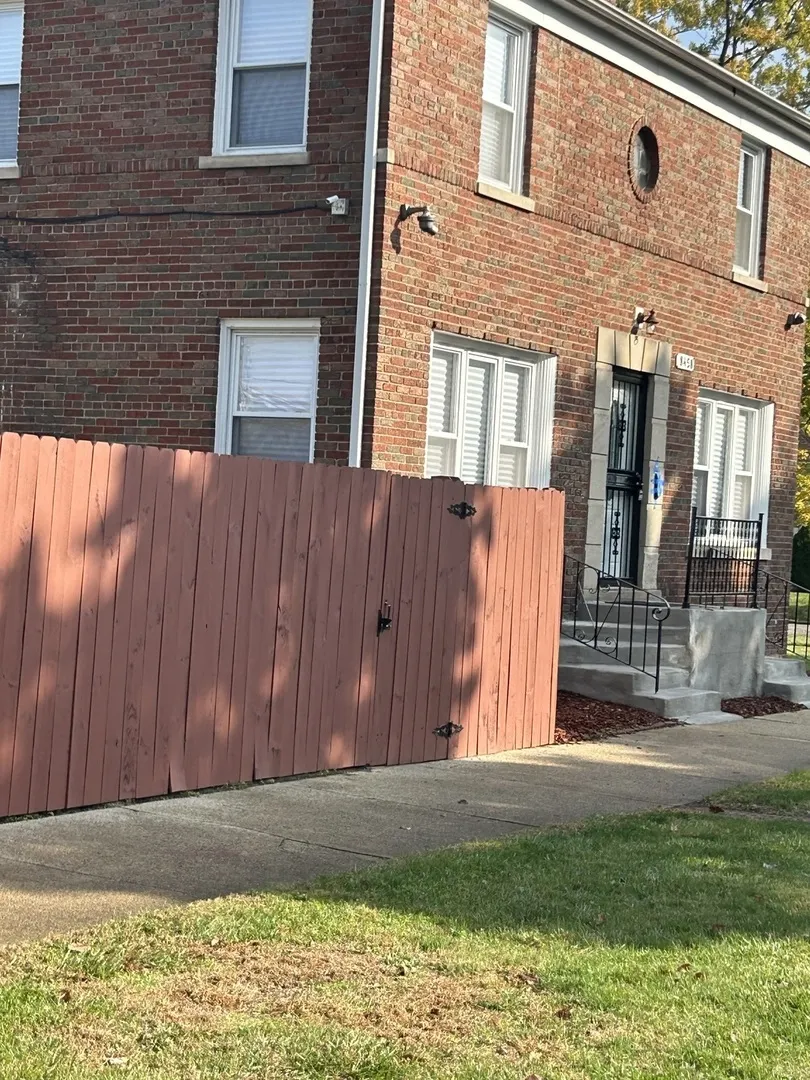 8458 S Vernon Avenue IL