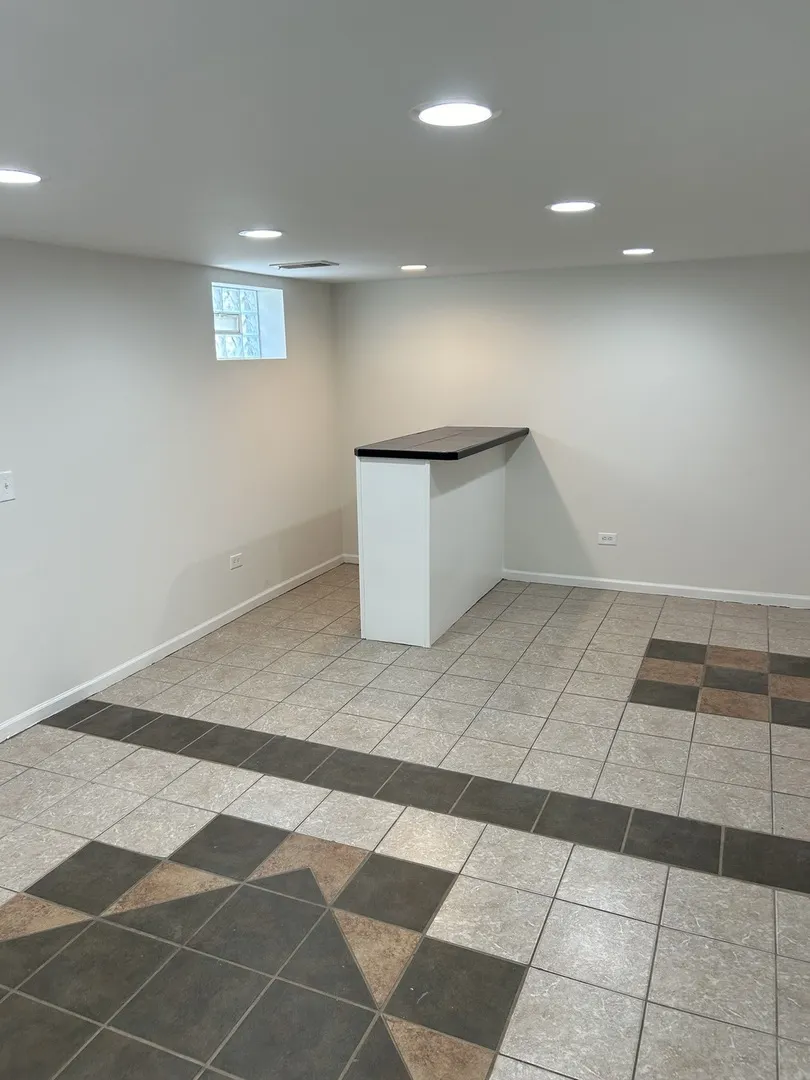 8458 S Vernon Avenue IL