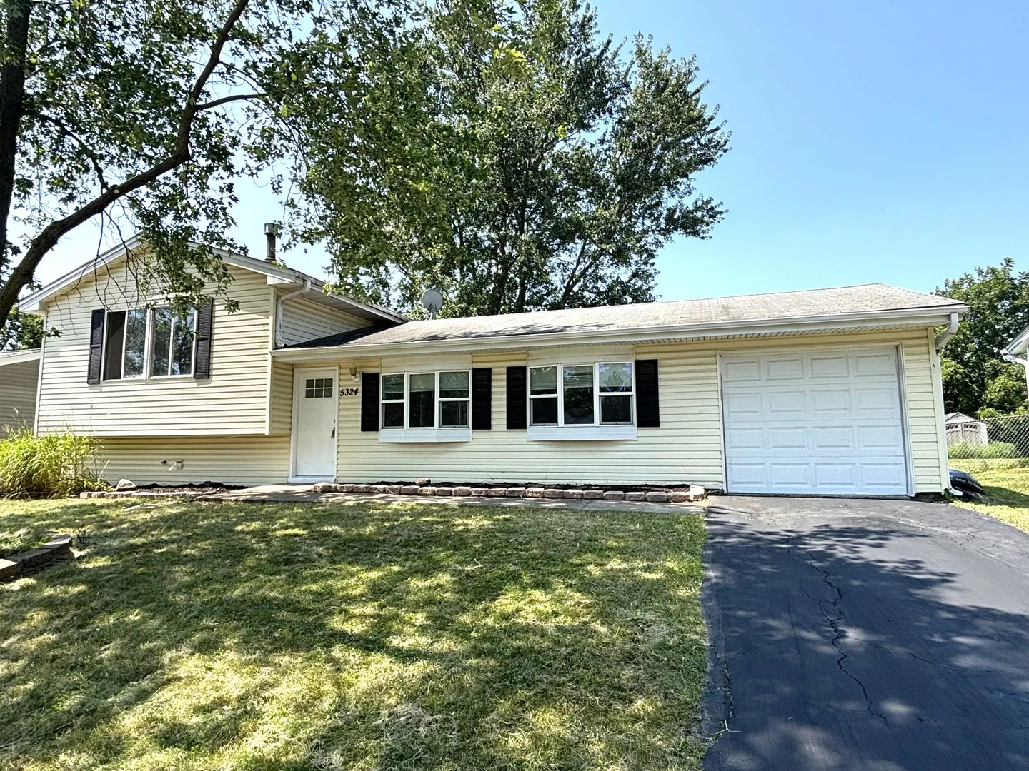 5324 W Cinema Drive IL
