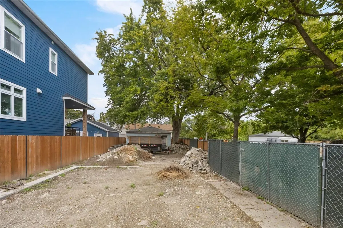 5000 W Argyle Street IL