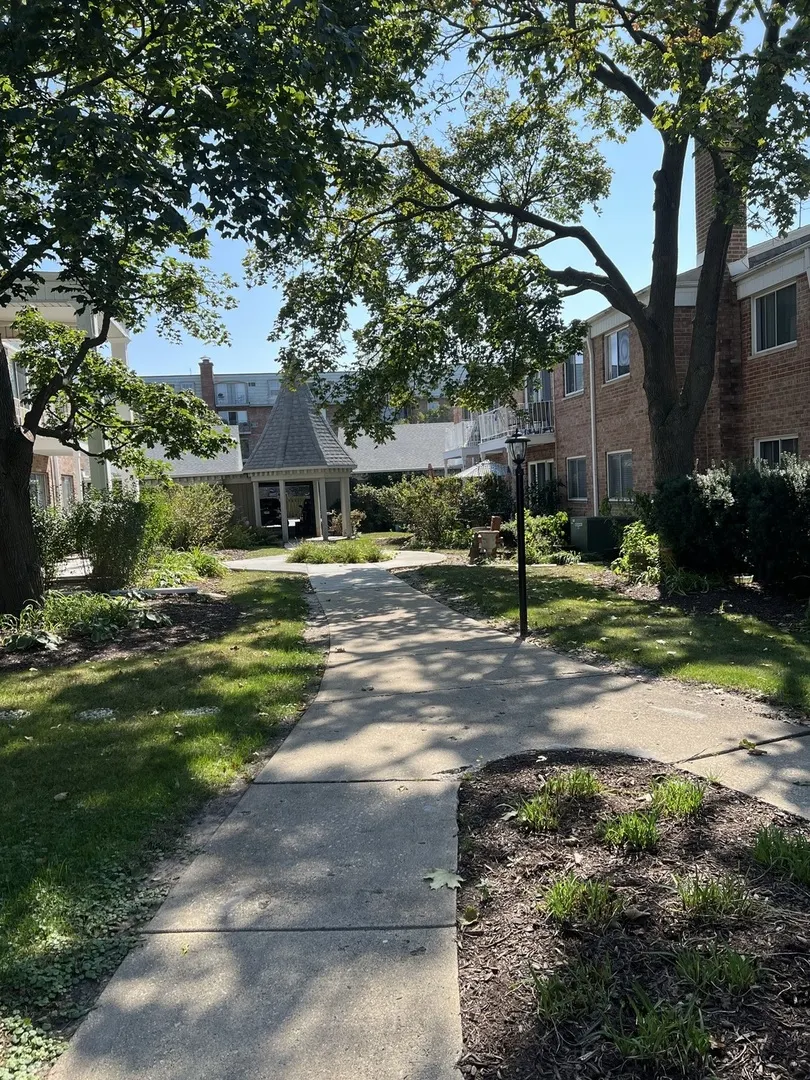 543 Burlington Avenue 112E IL