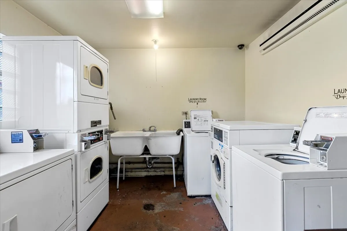 6212 W 64th Place 102 IL