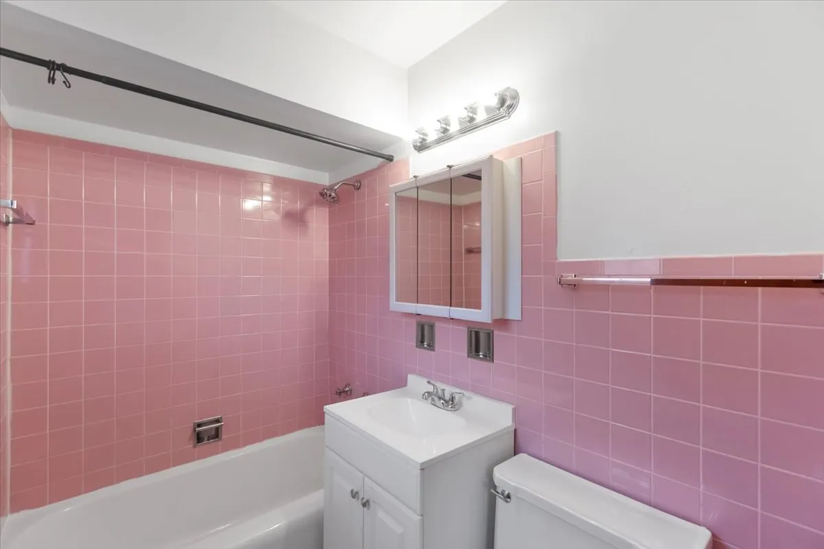 6212 W 64th Place 102 IL