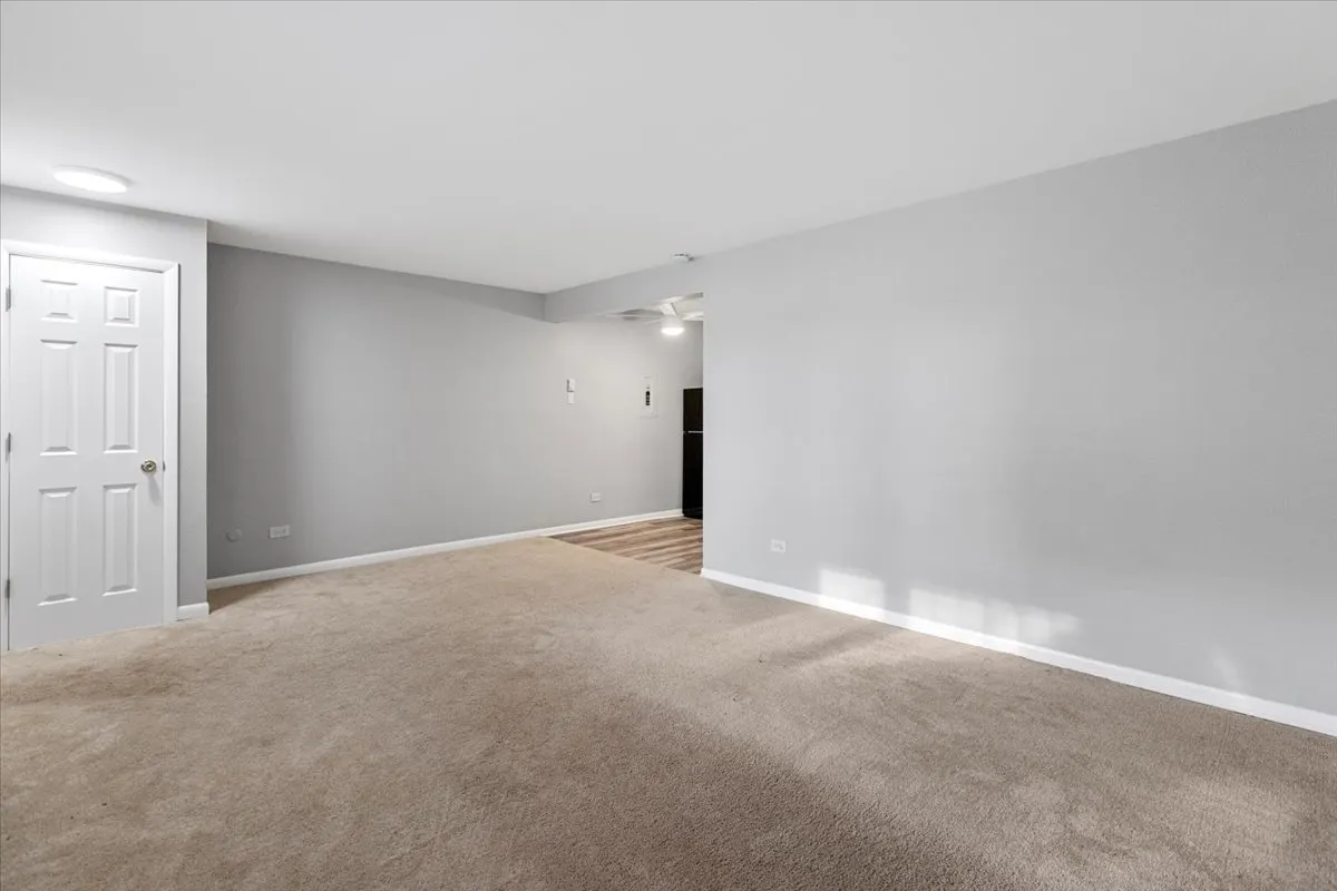 6212 W 64th Place 102 IL