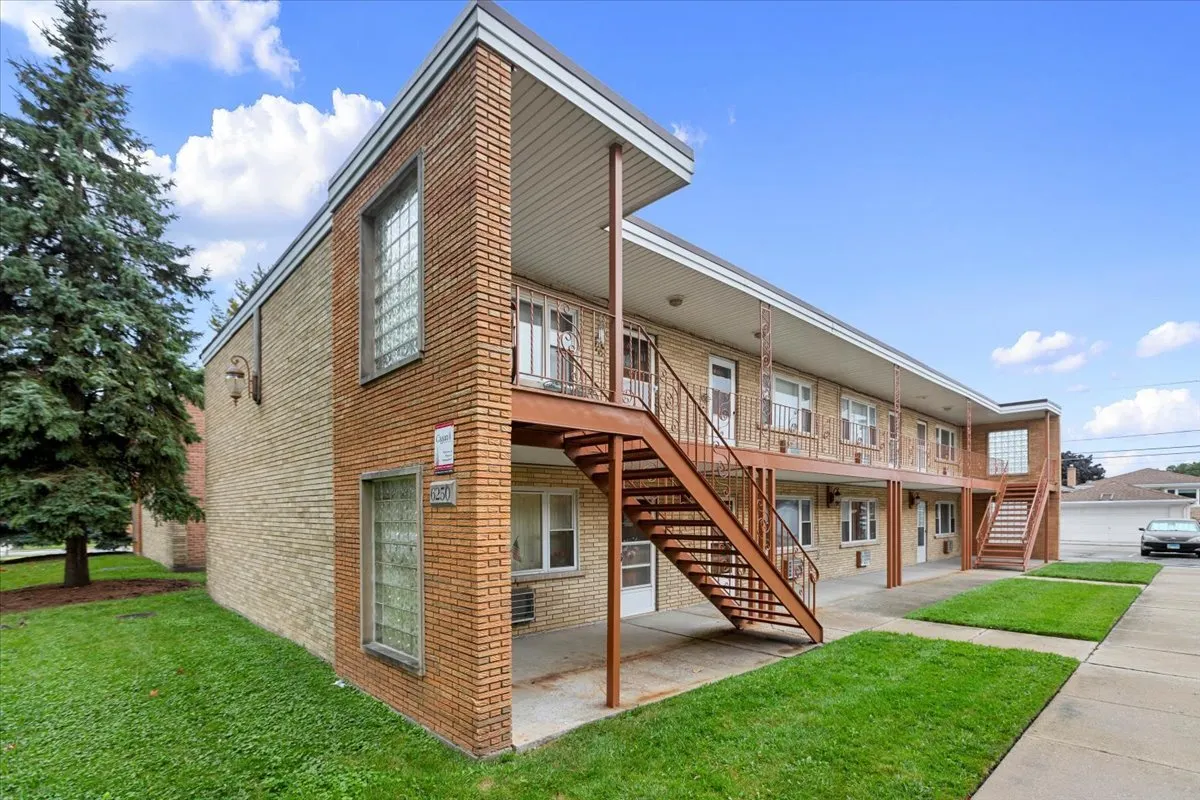6212 W 64th Place 102 IL