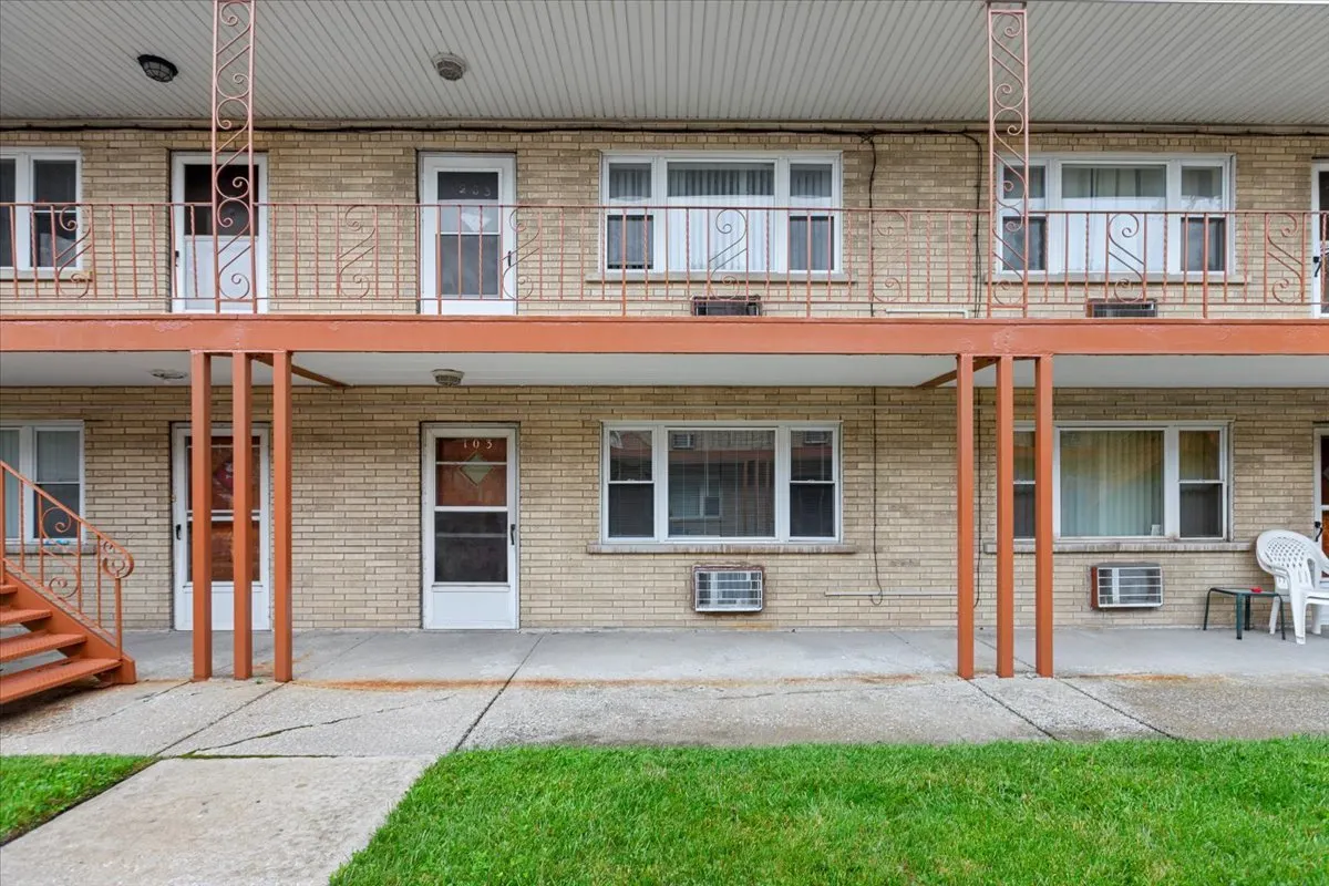 6212 W 64th Place 102 IL