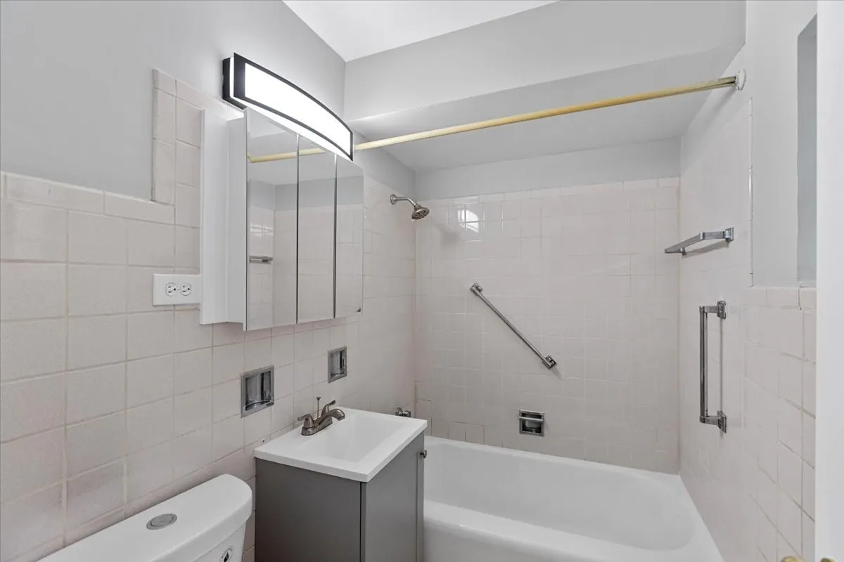 6212 W 64th Place 203 IL