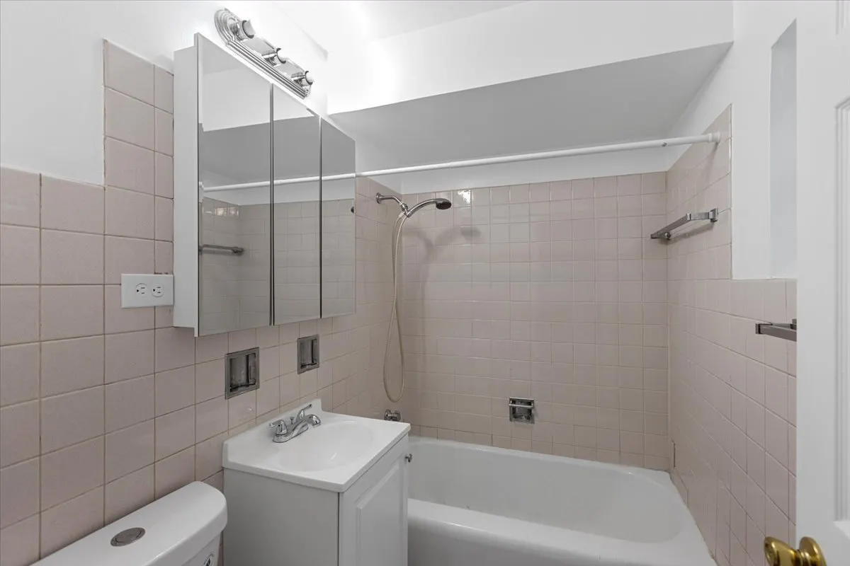 6212 W 64th Place 203 IL